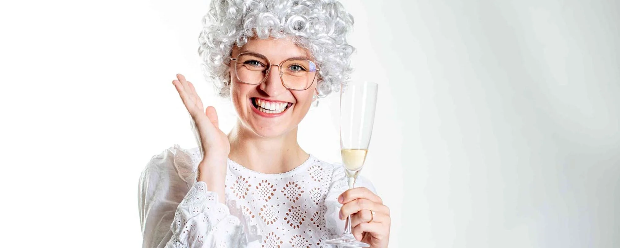 Altersvorsorgedepot_OPTINVEST Frau optimistisch dank Altersvorsorgedepot | OPTINVEST